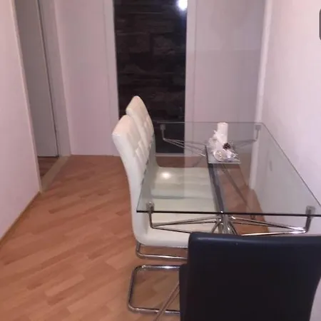 Stan Za Iznajmljivanje I Prenociste * Grude